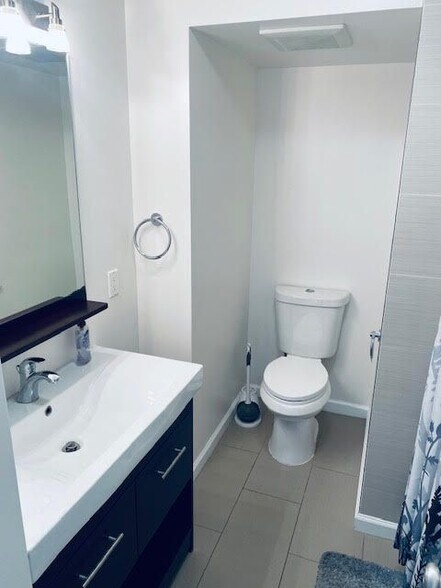 Building Photo - 550 43rd Ave