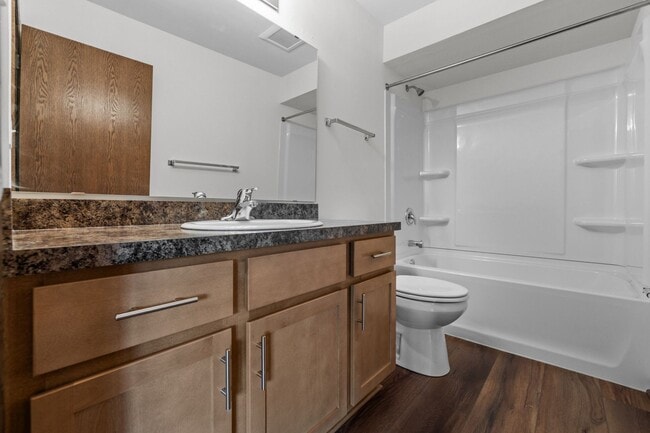 Building Photo - Renovated Lower Studio Apartment Available at our Cedar View Apartments