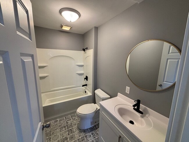 Building Photo - Updated 2-Bedroom Home on the West End of Council Bluffs