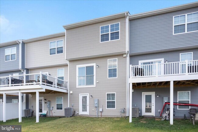 Building Photo - 140 Tye Ct