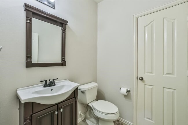 Building Photo - 911 Merlin Roost Ct