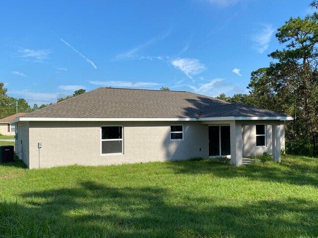 Building Photo - Custom Home - Desirable SE Ocala Neighborhood 3/2/2 **Won't Last**