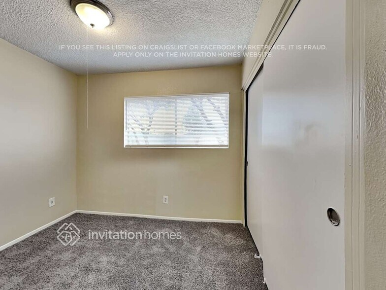 Building Photo - 2386 W Betty Elyse Ln