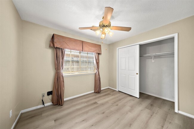 Building Photo - 1511 Brook Grove Dr