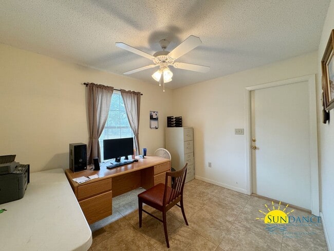 Building Photo - Charming 3-Bedroom Home located in between Hurlburt and Eglin AFB!