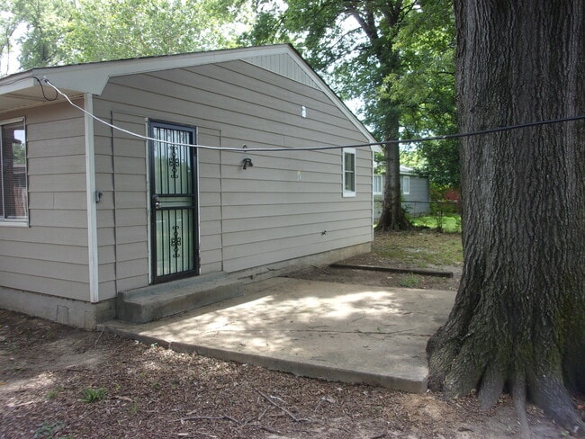 Building Photo - 724 Western Park Dr
