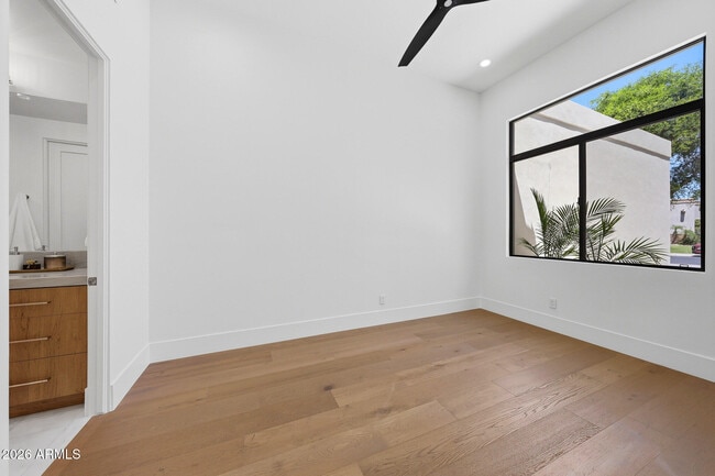 Building Photo - 8429 E Del Camino Dr