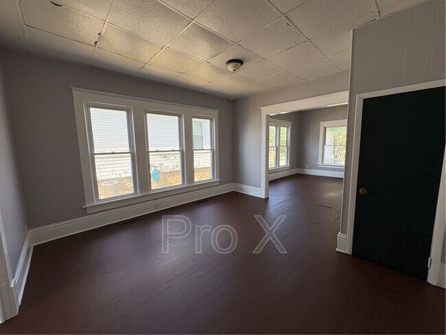 Building Photo - 2110 S Byers Ave