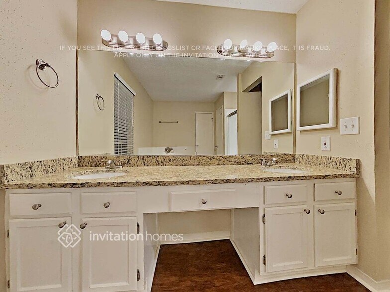 Building Photo - 18083 Glenledi Dr