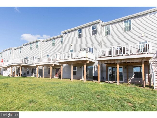 Building Photo - 103 Tulip Ln