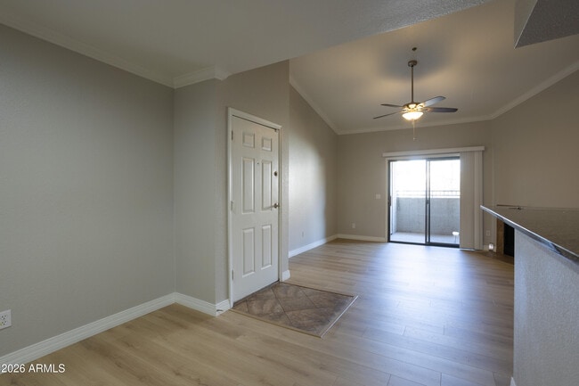 Building Photo - 2025 E Campbell Ave