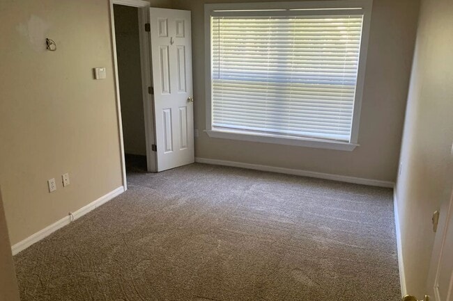 Building Photo - 12755 Sunland Ct