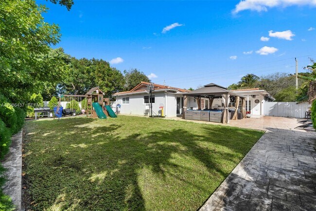 Building Photo - 4306 Johnson St