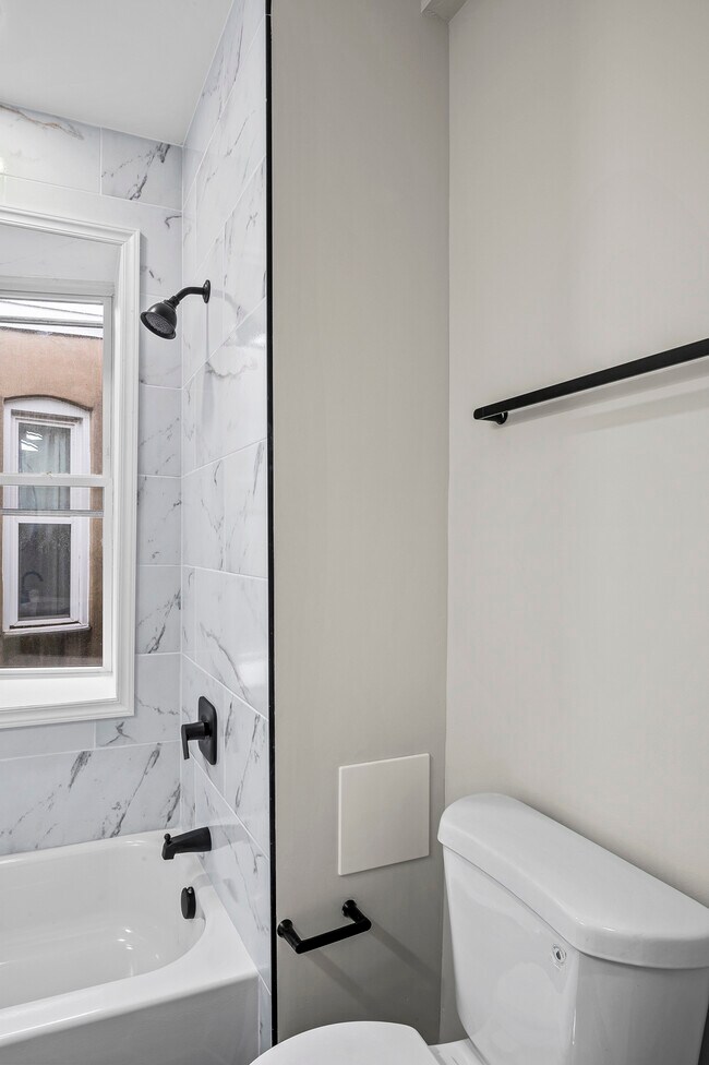 Building Photo - 139 N Lakewood Ave