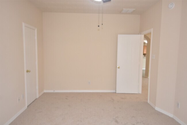 Building Photo - 21399 Forest Colony Dr
