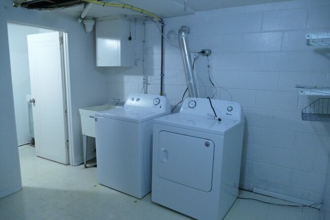 Building Photo - Royal Oak Two Bedroom / One Bathroom Brick Ranch on Large Fenced Lot