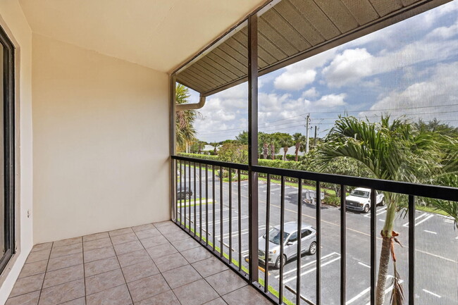 Building Photo - 624 Sea Pine Way