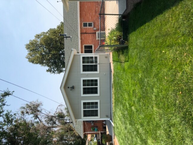 Building Photo - 1067 Ursula St