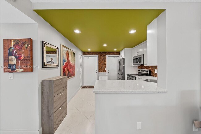 Building Photo - 470 Paradise Isle Blvd