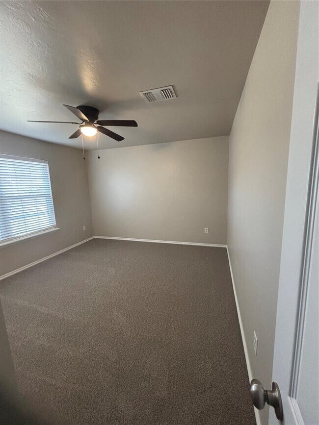 Building Photo - 3005 Grant Rd