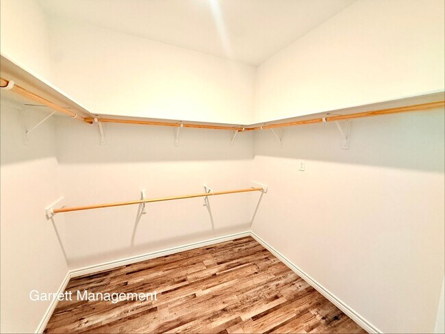 Building Photo - Amazing 4/2.5 House for Rent in Lampasas, Tx