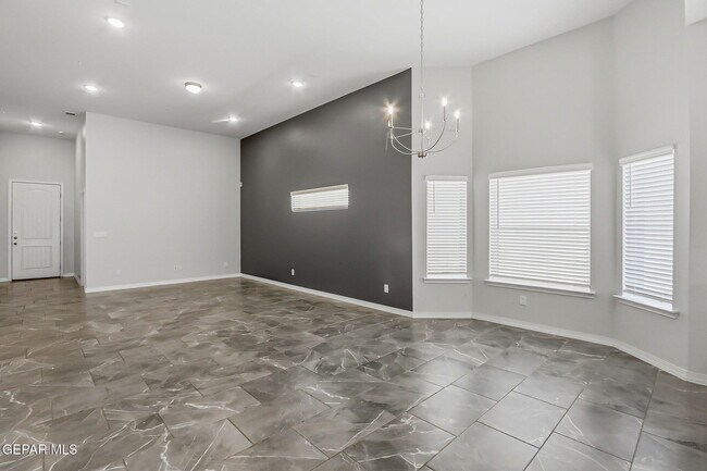 Building Photo - 928 Keenland Ave