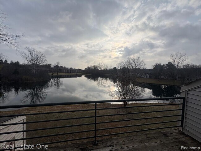 Building Photo - 2830 Davison Ave