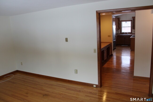 Building Photo - 14 Knollwood Dr