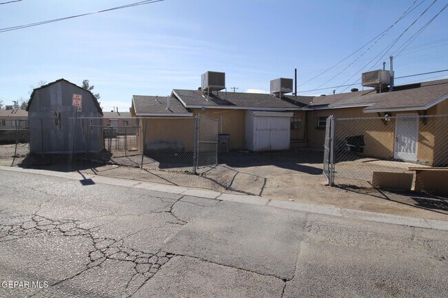 Building Photo - 8903 Old County Dr