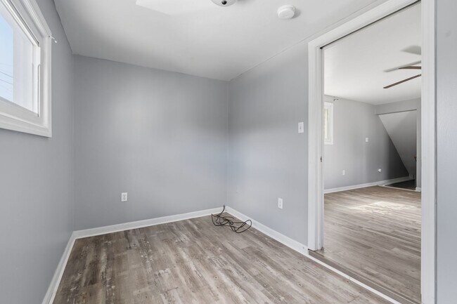 Building Photo - Newly Renovated 2 bedroom home in Carnegie available now!