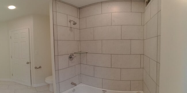 Building Photo - 4 Bedroom 3.5 Bath Home