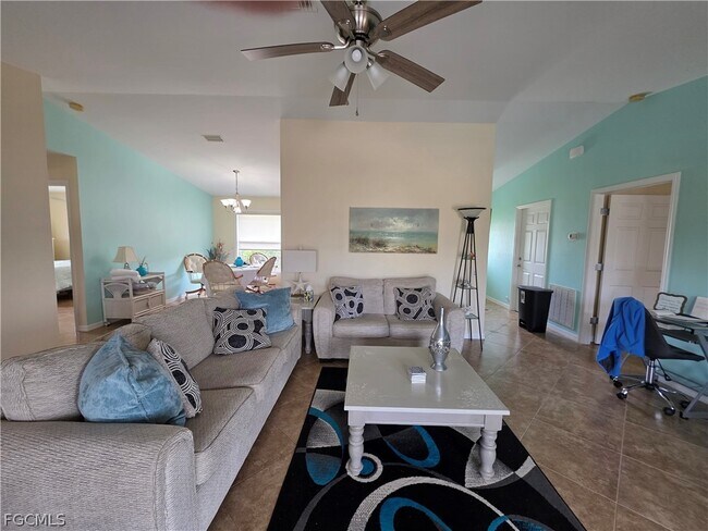 Building Photo - 3624 SW 1st Ave