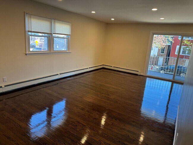 Building Photo - 89 McAdoo Ave