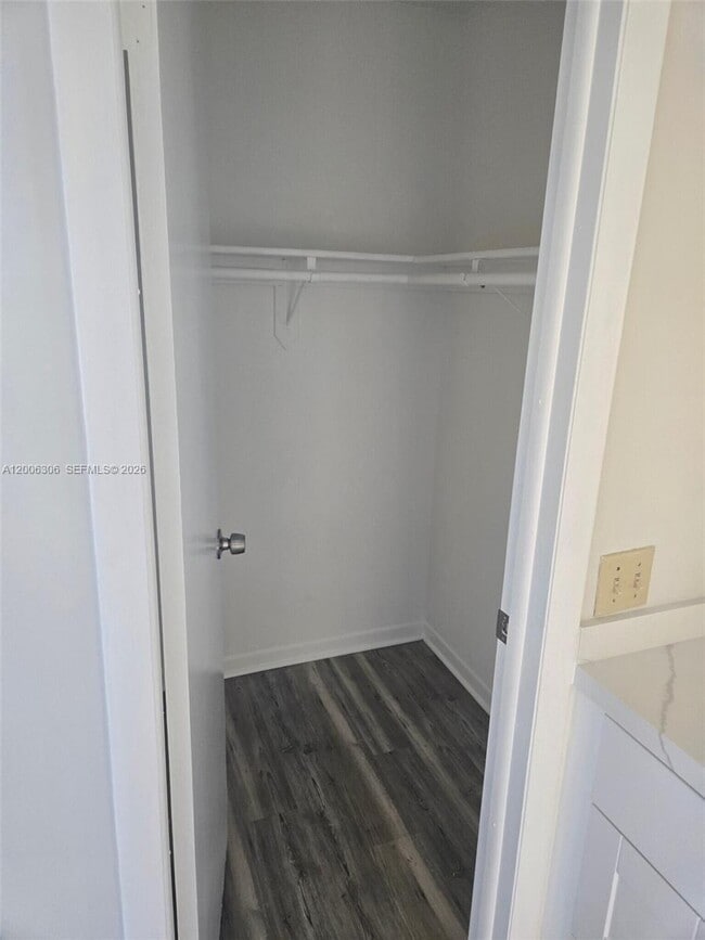 Building Photo - 9011 NE 4th Avenue Rd