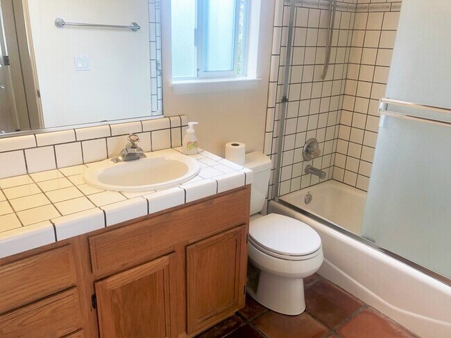 Building Photo - Spacious Two Bedroom Near Downtown Monterey