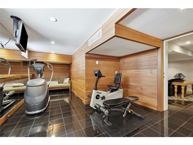 Building Photo - 2810 W Lake of the Isles Pkwy