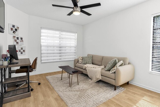 Building Photo - 416 Buttonwood Pl