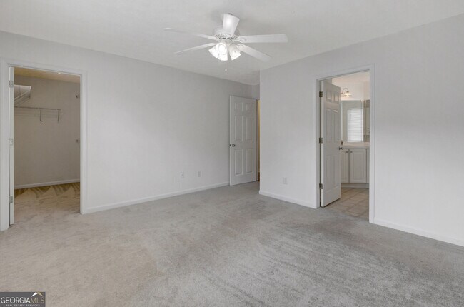 Building Photo - 77 Crescent St