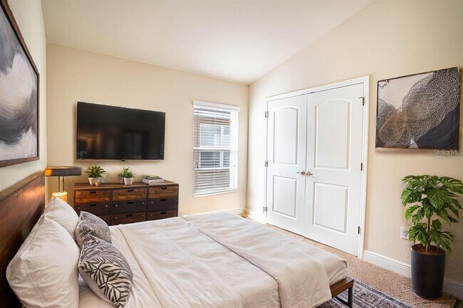 Building Photo - 4023 Island Lakes Dr