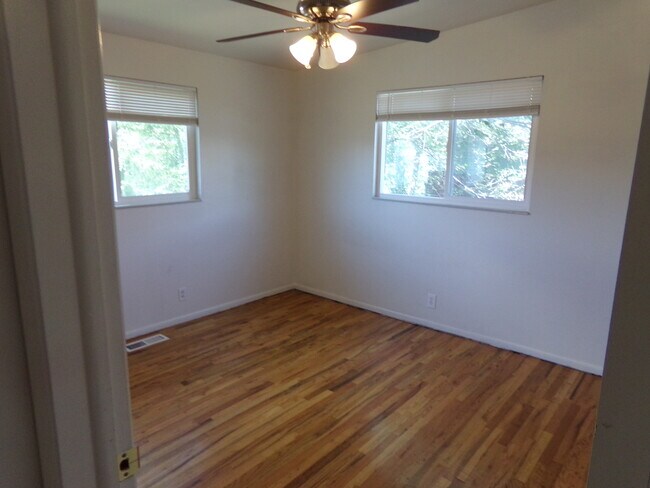 Master Bedroom - 5522 East Edgewood Drive