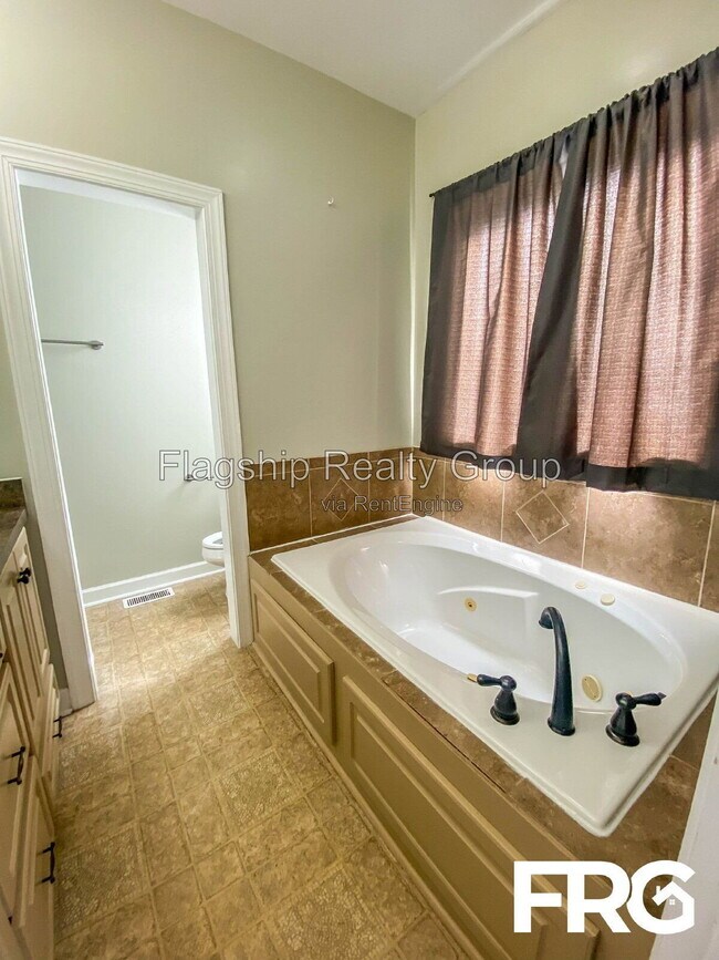 Building Photo - 101 Autumn Ridge Dr