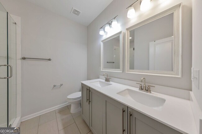 Building Photo - 910 Brees Ct
