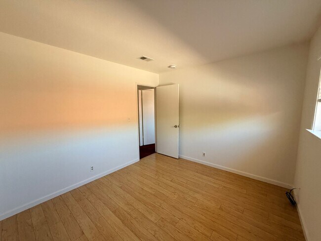 Building Photo - 1445 Sonoma Dr