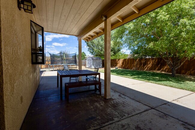 Building Photo - 7313 E Wren Dr
