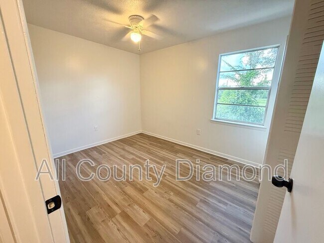 Building Photo - 506 11th St N