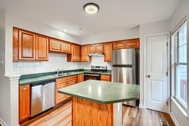 Building Photo - 9847 Bale Ct