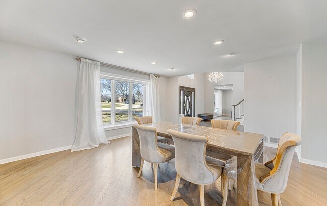 Building Photo - 2419 Cumberland Cir