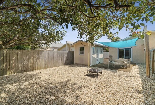 Building Photo - 5807 Sunset Ave