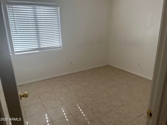 Building Photo - 1514 W Lynne Ln