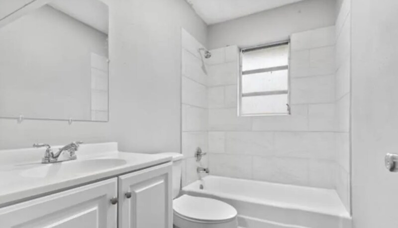 Building Photo - 805 E Illinois St